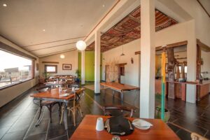 Desert Breeze accommodation – bright breakfast room