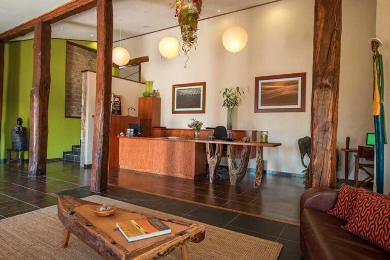 Desert Breeze accommodation – reception and lounge
