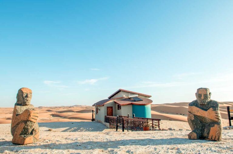 Desert Breeze accommodation – colourful dune bungalow