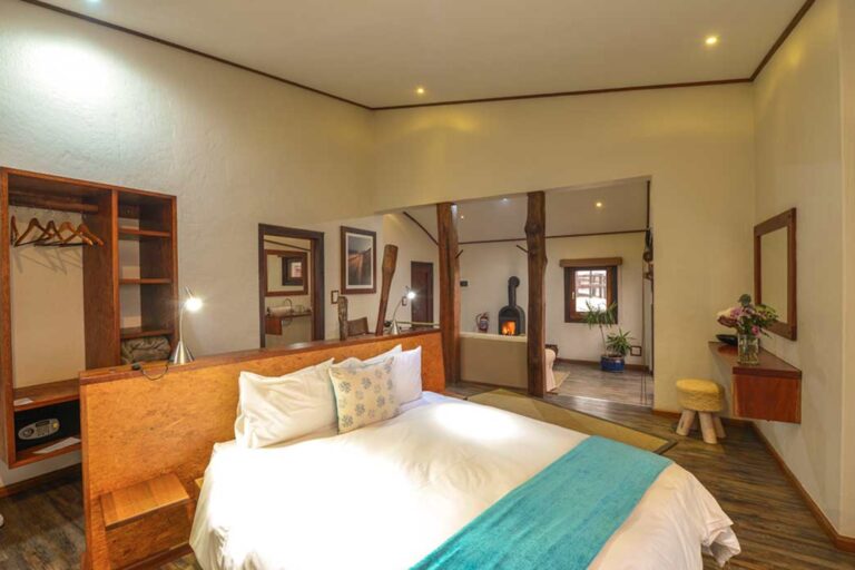 Desert Breeze accommodation – double bedroom