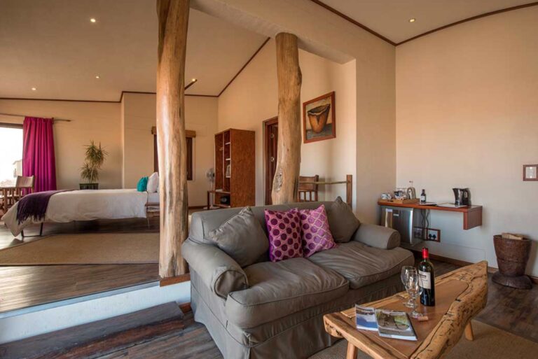 Desert Breeze accommodation – bedroom sitting area