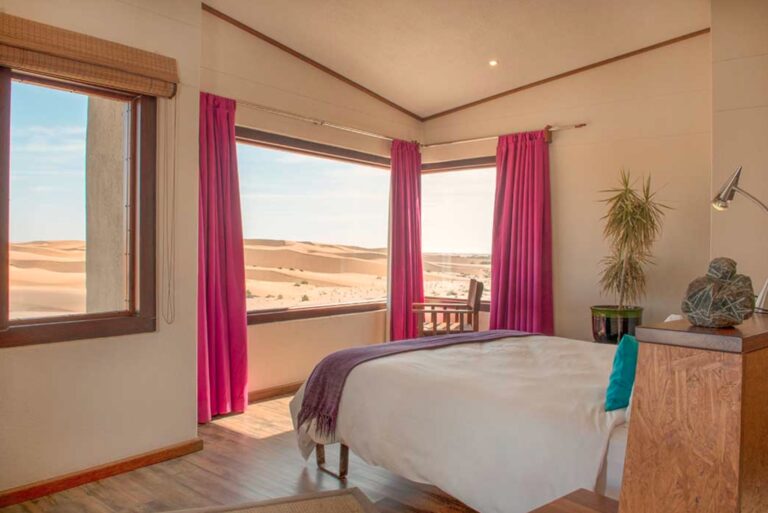 Desert Breeze accommodation – panoramic double bedroom