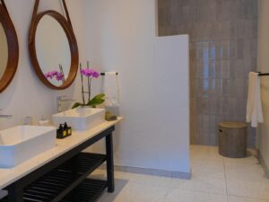 The Fritz Collection – en-suite washbasin