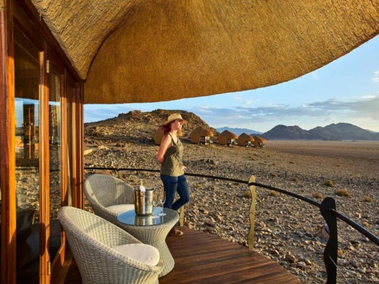 Desert Hills Lodge – desert-view terrace