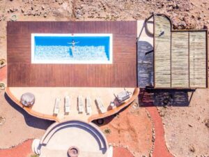 Desert Hills Lodge – aerial pool view