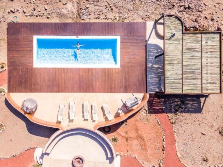 Desert Hills Lodge – aerial pool view