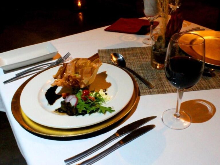 Desert Hills Lodge – dinner and wine