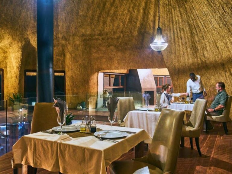 Desert Hills Lodge – fireside dining