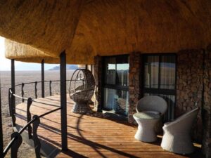 Desert Hills Lodge – wooden chalet deck