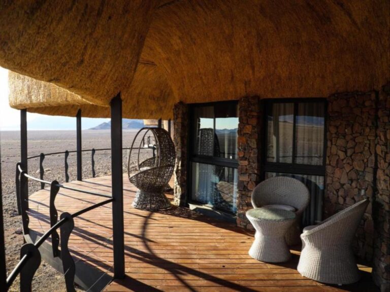 Desert Hills Lodge – wooden chalet deck