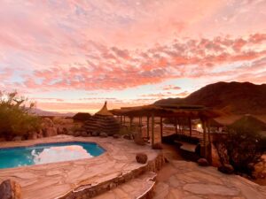 Desert Homestead Lodge – sunset pool