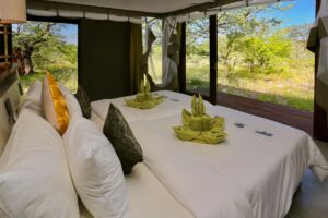 Etosha Oberland Lodge – mosquito-netted bed