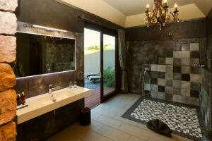 Etosha Oberland Lodge – en-suite bathroom
