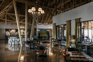 Etosha Oberland Lodge – open-plan restaurant