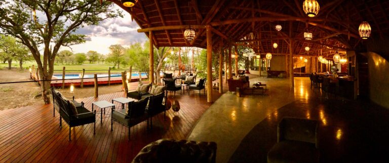 Etosha Oberland Lodge – open-air restaurant