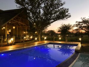 Etosha Oberland Lodge – swimming pool at dusk