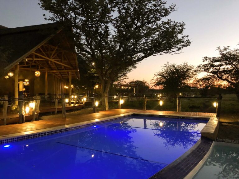 Etosha Oberland Lodge – swimming pool at dusk