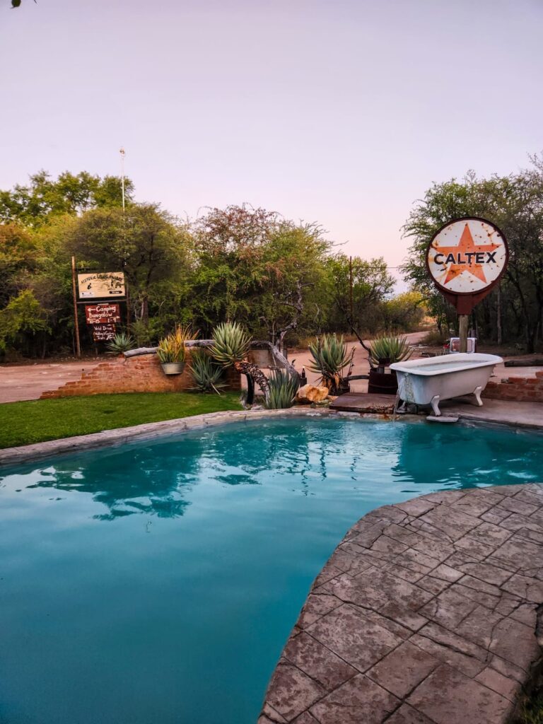 Roy's Rest Camp – pool and garden