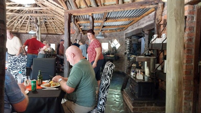 Roy's Rest Camp – guests dining