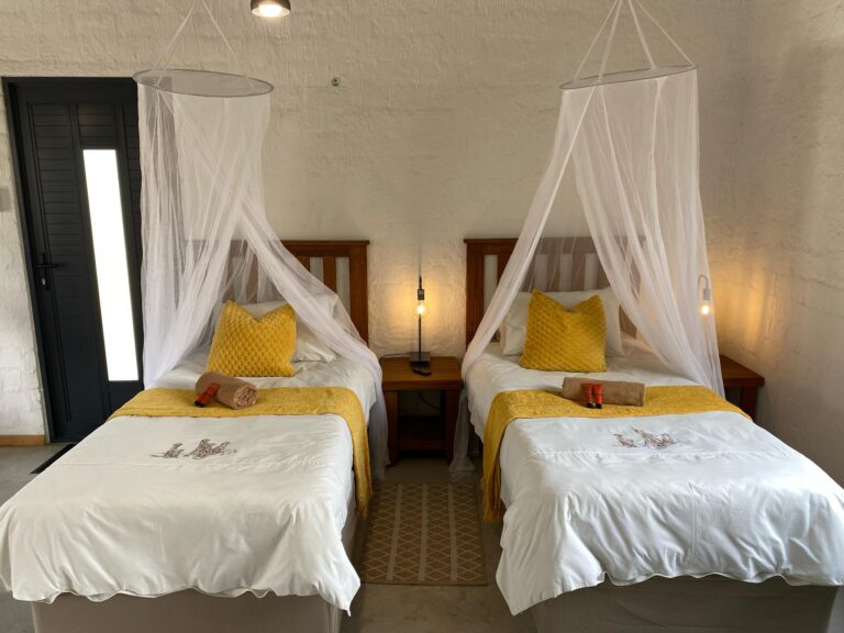 Roy's Rest Camp – twin guest room