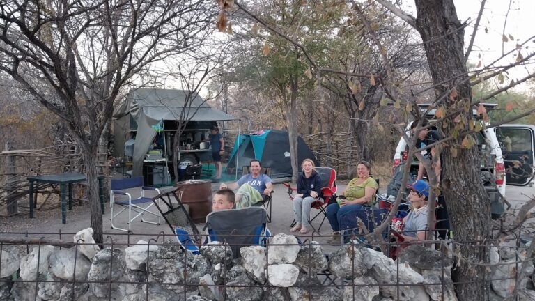 Roy's Rest Camp – campers at a braai