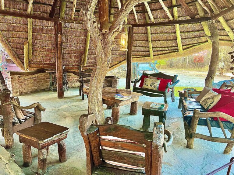 Roy's Rest Camp – communal seating