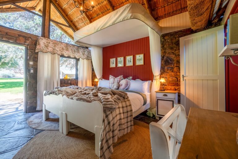 Twin chalet bedroom at Canyon Lodge accommodation