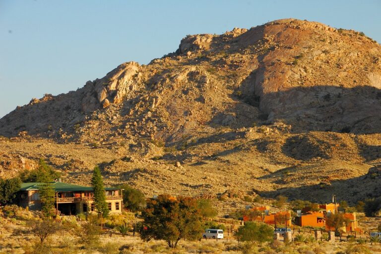 Desert Horse Inn beneath the surrounding mountains