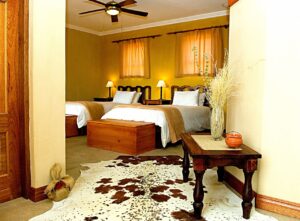 Double room with traditional decor at Desert Horse Inn