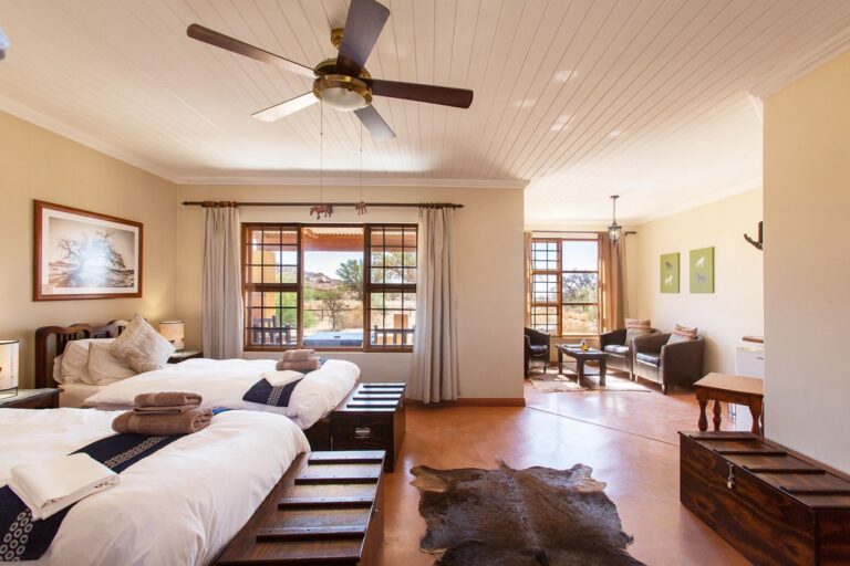 Family room and lounge at Desert Horse Inn