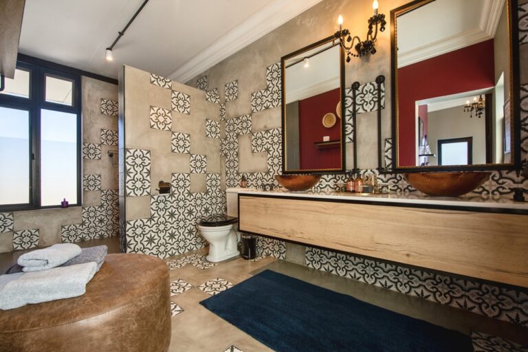 Etosha King Nehale bungalow bathroom with patterned screens