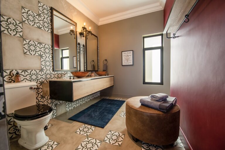 Bathroom and vanity in an Etosha King Nehale bungalow