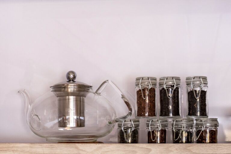 Tea pot and spice jars in the villa kitchen